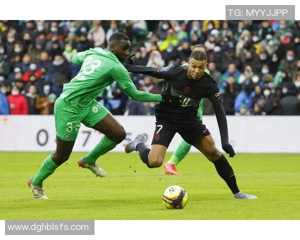 巴黎圣日耳曼5-1大胜圣埃蒂安，提前两轮夺得法甲冠军，姆巴佩梅开二度助球队创造历史